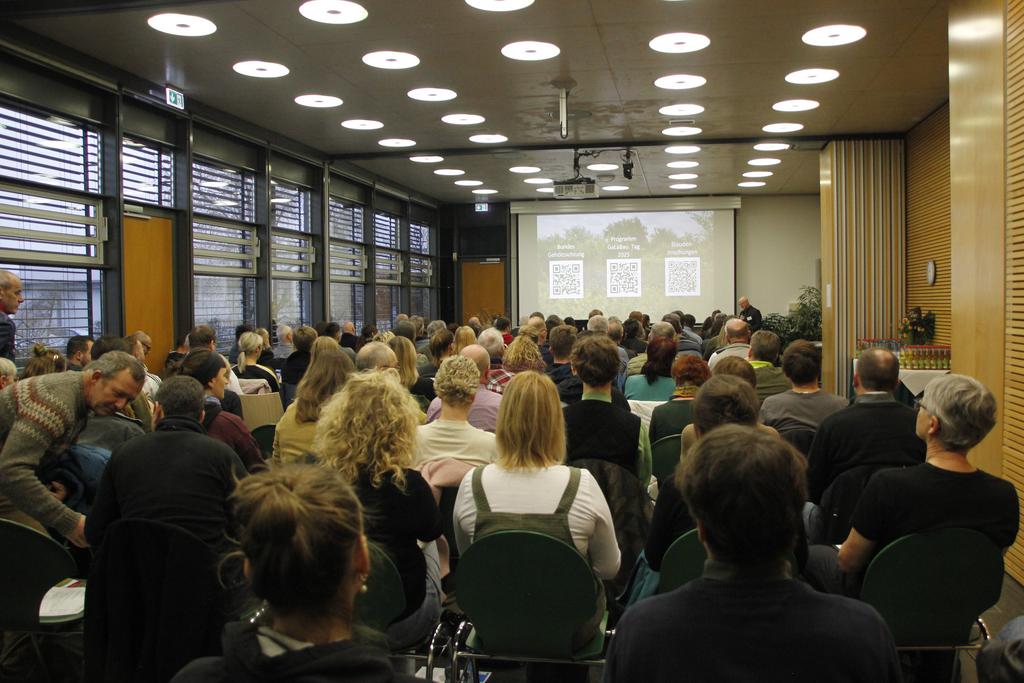 Besucher des Garten- und Landschaftsbautages (Foto: Rien Schoke)