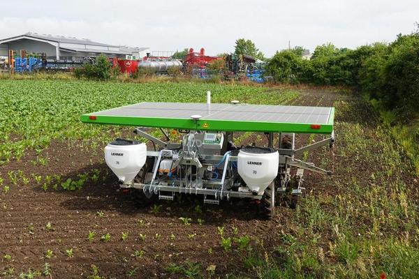 Farmdroid zur Aussaat und mechanischen Unkrautbekämpfung