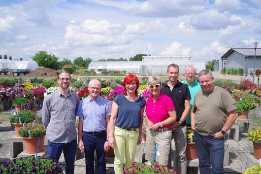 Die ZVG-Präsidentin Frau Kähler-Theuerkauf zu Besuch am LVG Erfurt v.l.n.r.: Dr. Martin Penzel (Referent Obstbau), Dr. Gerd Reidenbach (Referatsleiter 33), Annett Panknin (Schulleiterin), Eva Kähler-Theuerkauf, Stefan Henfling (Überbetriebliche Ausbildung), Joachim Lissner (Geschäftsführer Landesverband Gartenbau Thüringen e. V., LVGT), Ulrich Haage (Präsident LVGT).