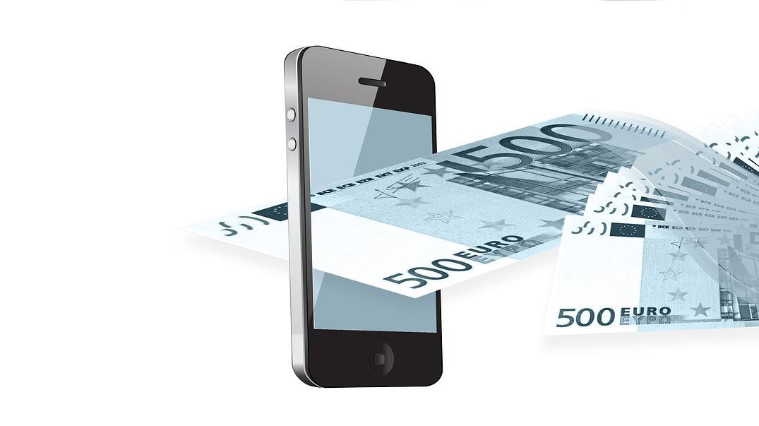 Symbolfoto Handy und Geldscheine