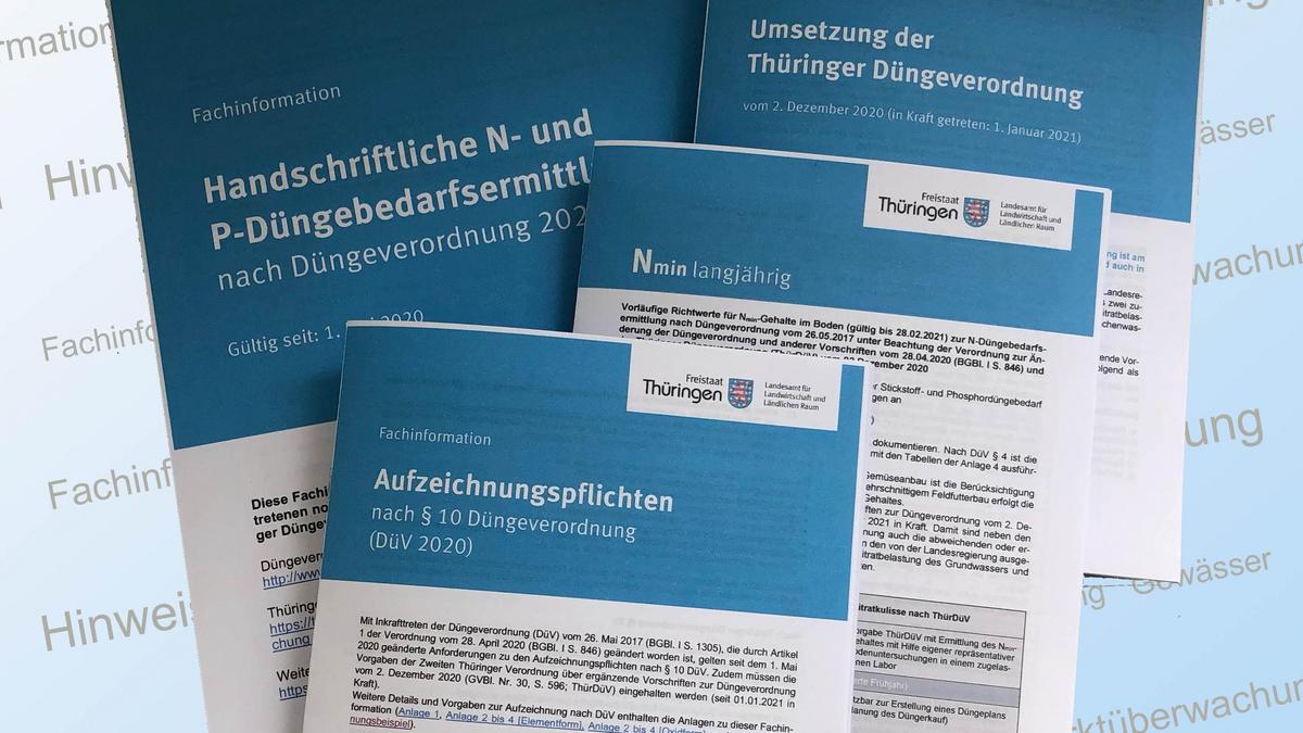 Foto mit verschiedenen Merkblättern