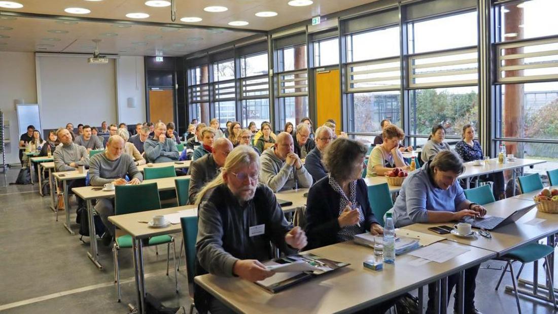 Aufmerksame Zuhörer beim 30. Thüringer Gemüsebautag in Erfurt