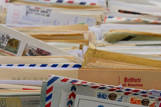 Zahlreiche Briefe und Postkarten